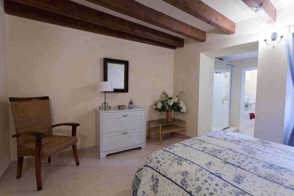 Casa With Air Conditioning And A Roof Terrace With Great Views Fornalutx